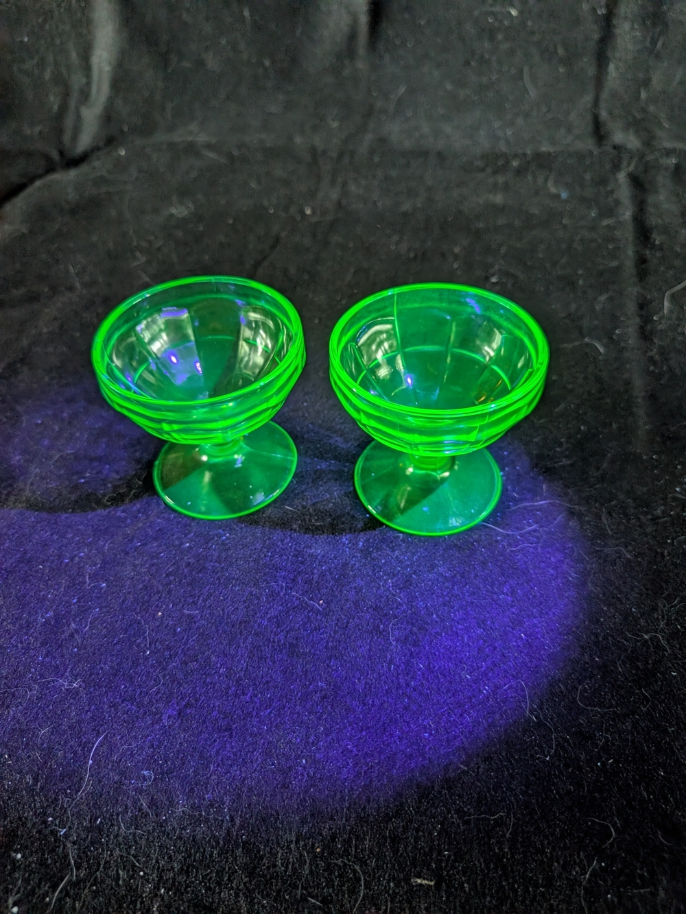 2/100$ Vintage Green Glass Dessert Cups